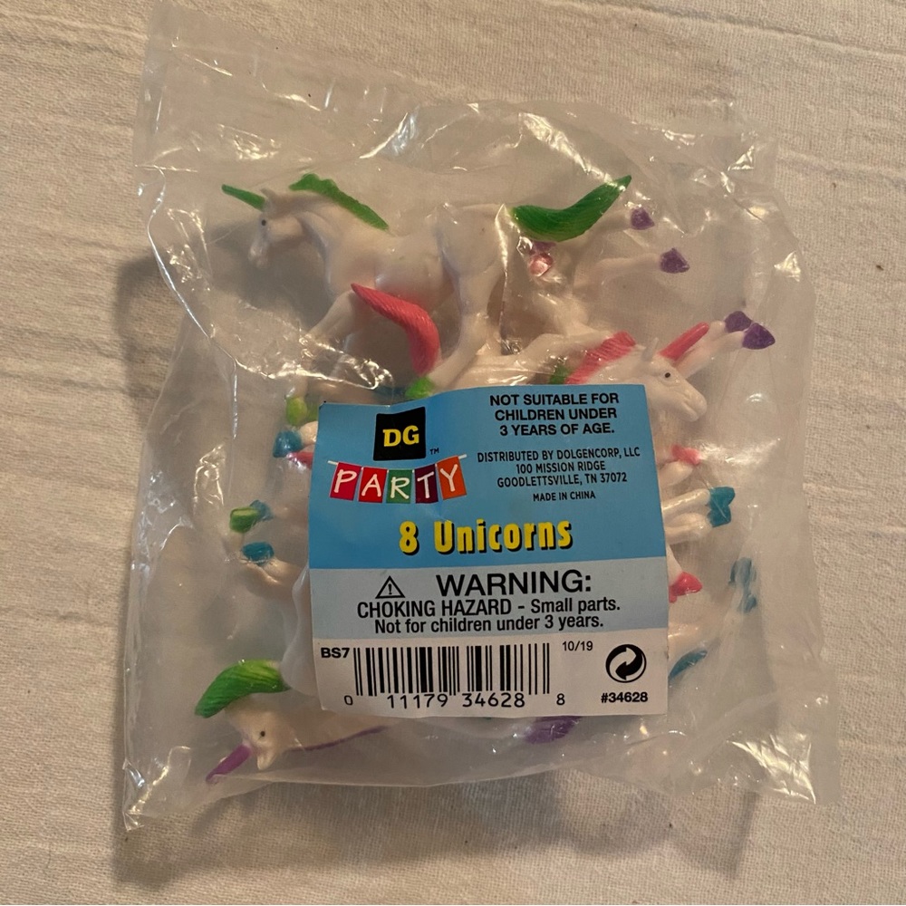 -Dollar General Party 8 Unicorns Figurines